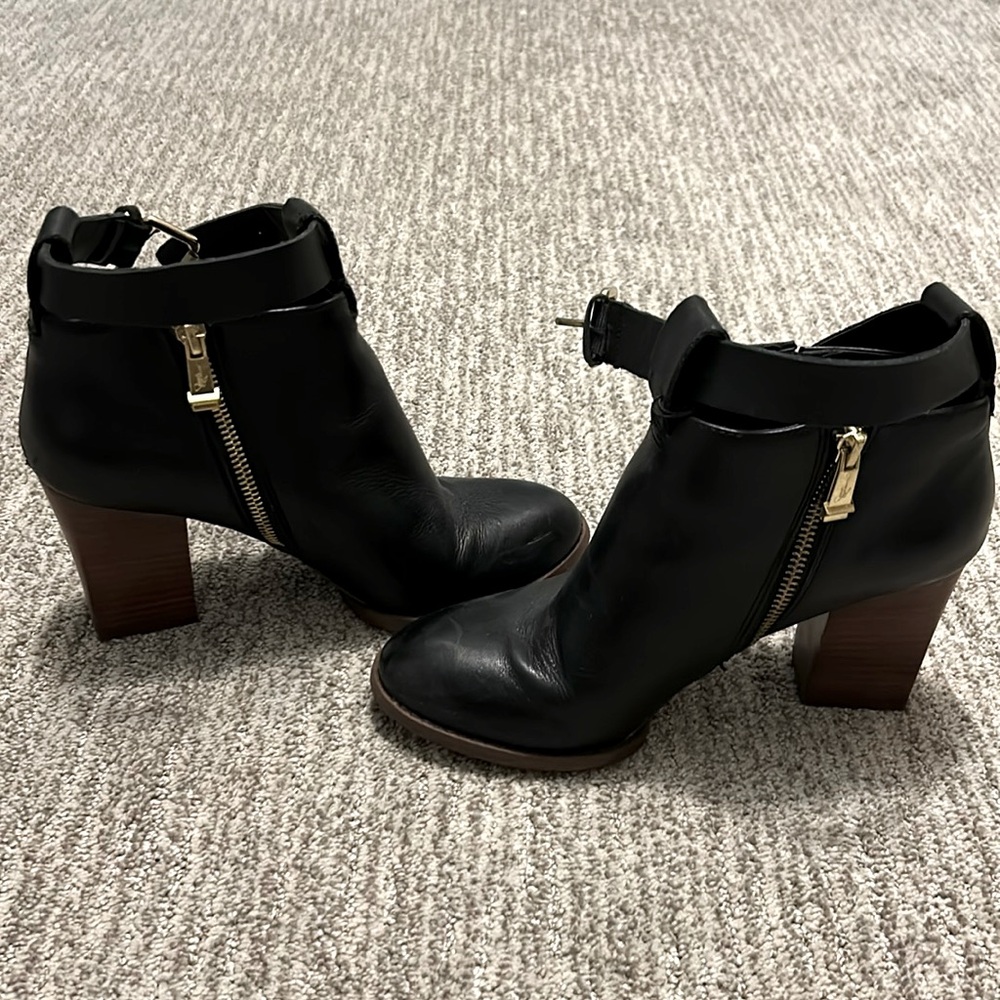 Report signature booties